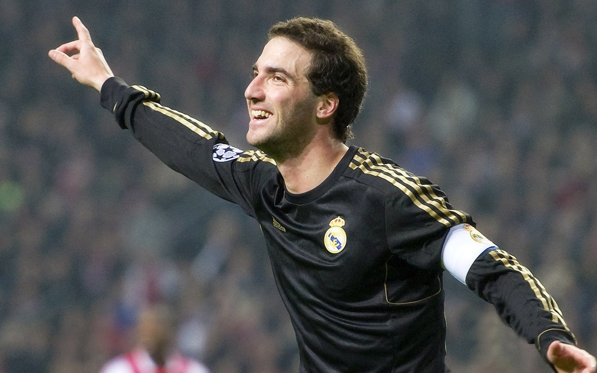 新媒体平台成为中国足球推广与粉丝互动的主要渠道，十大足球媒体